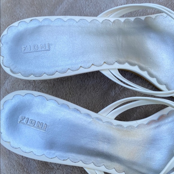 FIONI Size 7 White Strappy Women's Heels - Picture 3 of 11